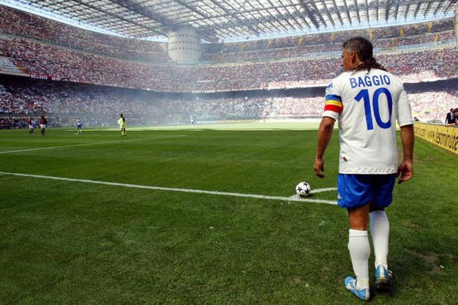 Roberto Baggio a San Siro, il 16 maggio 2004: Milan-Brescia  stata l&#39;ultima partita della carriera del Divin Codino. LaPresse